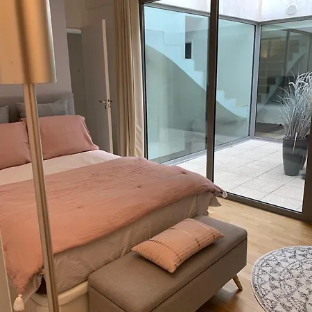Rose Dans Maison * سوراسْنْ